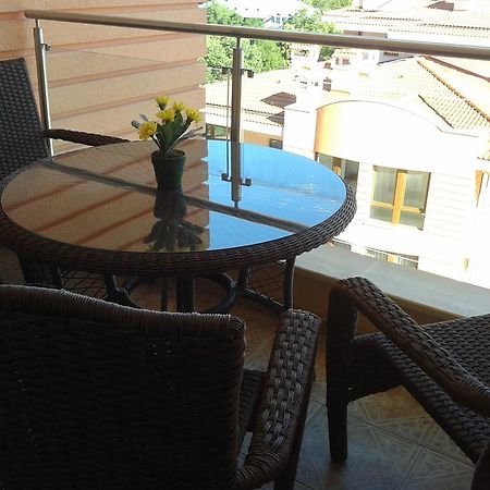 Apartment In St. Constantine And Helena Saints Constantine and Helena Exteriör bild