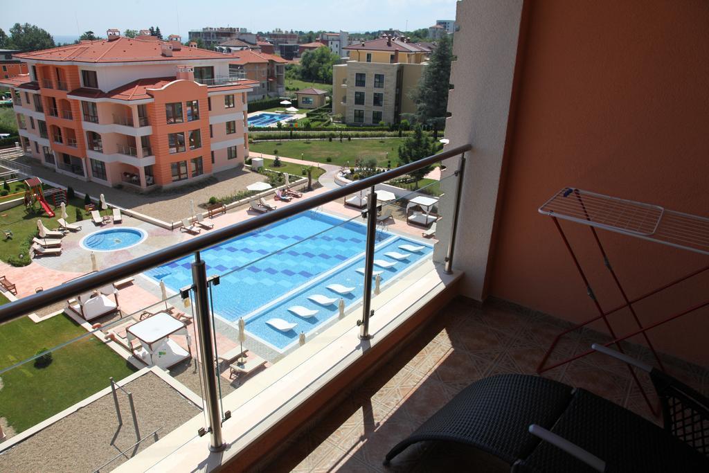 Apartment In St. Constantine And Helena Saints Constantine and Helena Exteriör bild
